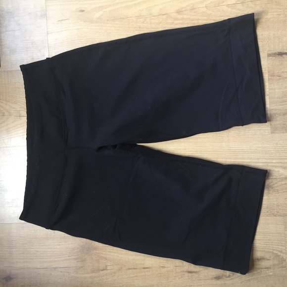 Lululemon capris - Picture 2 of 3